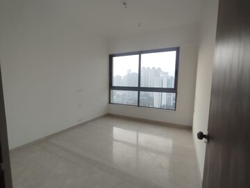 Room in 3 BHK Apartment at Kalpataru Immensa, Kolshet Road – for Sale