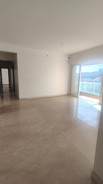 Room in 4 BHK Apartment at Sheth Montana Phase 4, Mulund West – for Sale