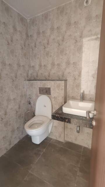 Bathroom in 4 BHK Apartment at Sheth Montana Phase 4, Mulund West – for Sale