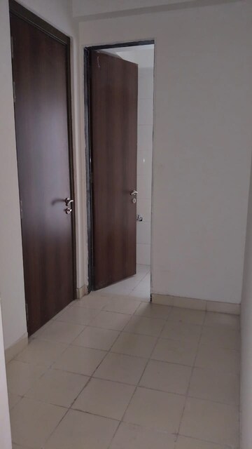 Room in 4 BHK Apartment at Sheth Montana Phase 4, Mulund West – for Sale