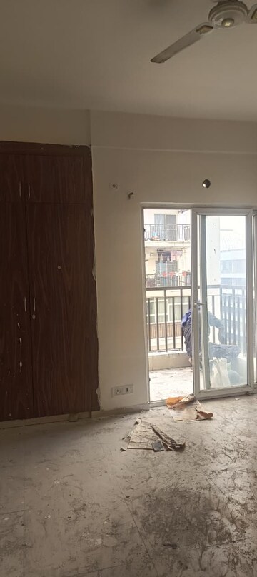 Room in 3 BHK Apartment at Gardenia Golf City, Sector 75 – for Rent