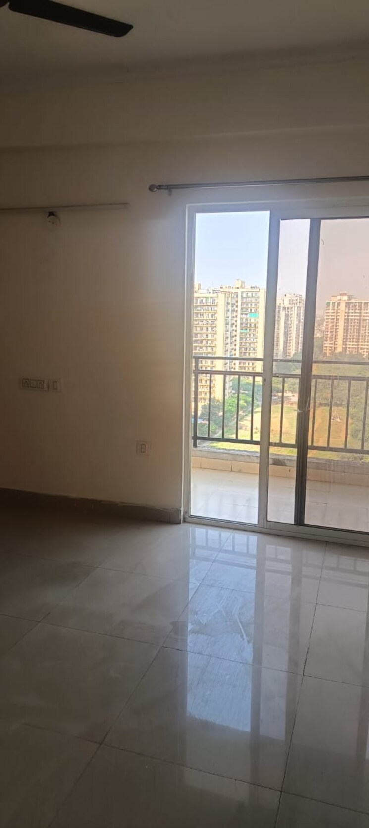 Room, amrapali-crystal-homes 3 Bedroom 1375 Sq.Ft. Apartment In Sector 76 Noida 9772836