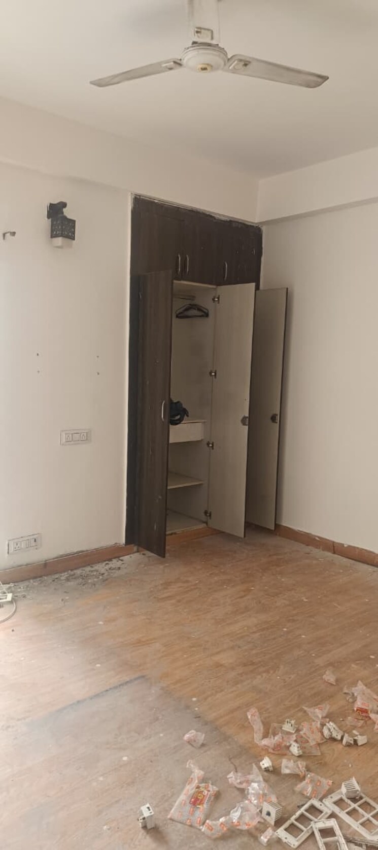 Room, amrapali-crystal-homes 3 Bedroom 1375 Sq.Ft. Apartment In Sector 76 Noida 9772836