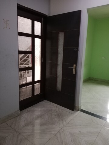 Room in 3 BHK Builder Floor at Sector 18 – for Rent