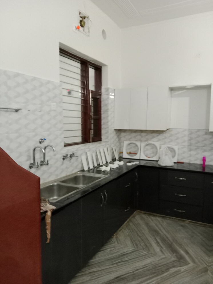 Kitchen, sector 17 3 Bedroom 2025 Sq.Ft. Builder Floor In Sector 17 Panipat 9772856
