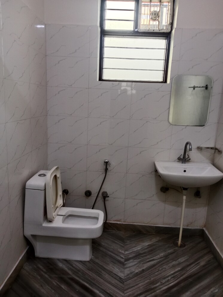 Bathroom, sector 17 3 Bedroom 2025 Sq.Ft. Builder Floor In Sector 17 Panipat 9772856
