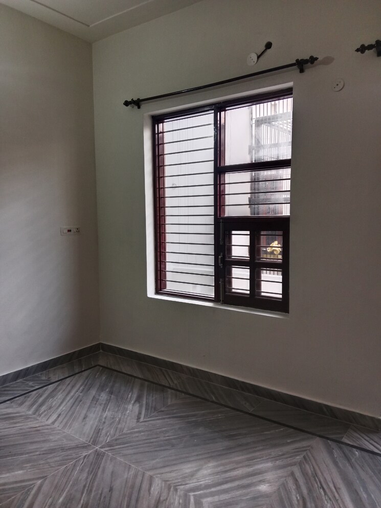 Room, sector 17 3 Bedroom 2025 Sq.Ft. Builder Floor In Sector 17 Panipat 9772856