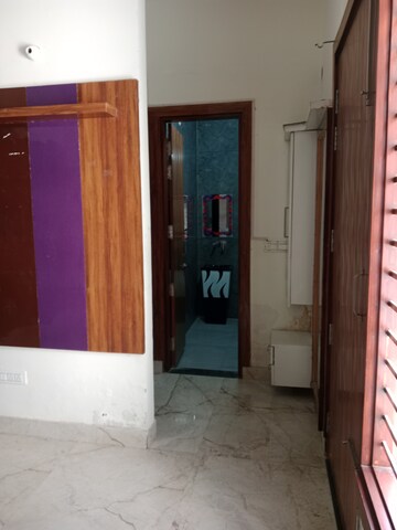 Room in 2 BHK Builder Floor at Sector 18 – for Rent