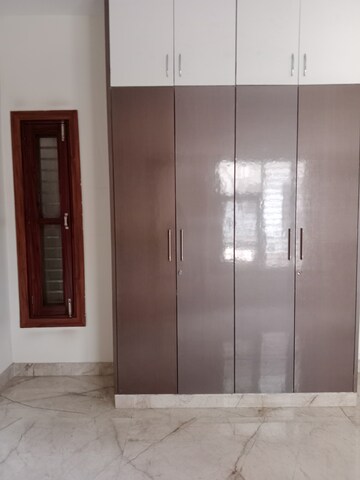 Room in 2 BHK Builder Floor at Sector 18 – for Rent