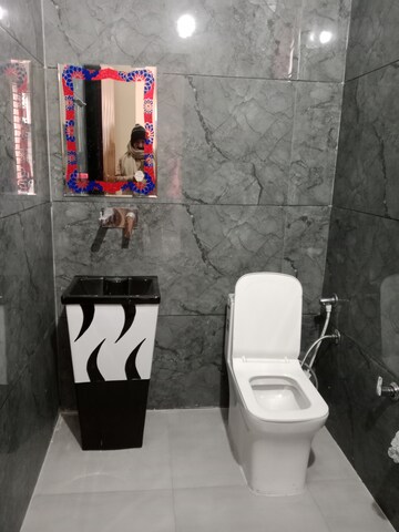 Bathroom in 2 BHK Builder Floor at Sector 18 – for Rent