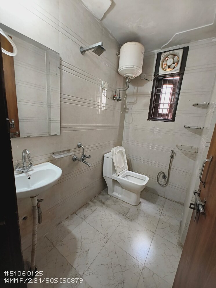 Attached Bathroom, neb sarai 2 Bedroom 850 Sq.Ft. Builder Floor In Neb Sarai Delhi 9772864