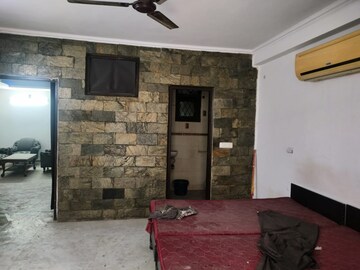 3 BHK Builder Floor – Exterior View View at Paryavaran Complex - for Rent