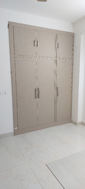 Room in 3.5 BHK Builder Floor at Smart World Gems, Sector 89 – for Sale