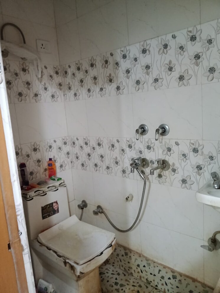Bathroom, govindpuri 2 Bedroom 583 Sq.Ft. Builder Floor In Govindpuri Delhi 9772909