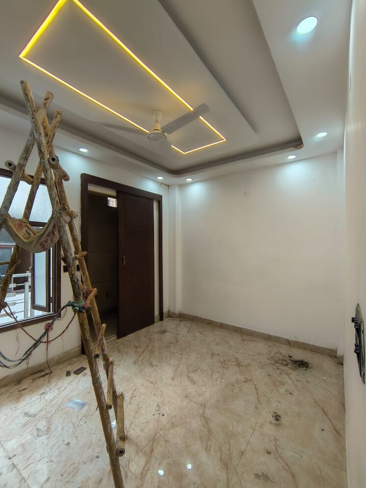 Room, govindpuri 3 Bedroom 908 Sq.Ft. Builder Floor In Govindpuri Delhi 9772918