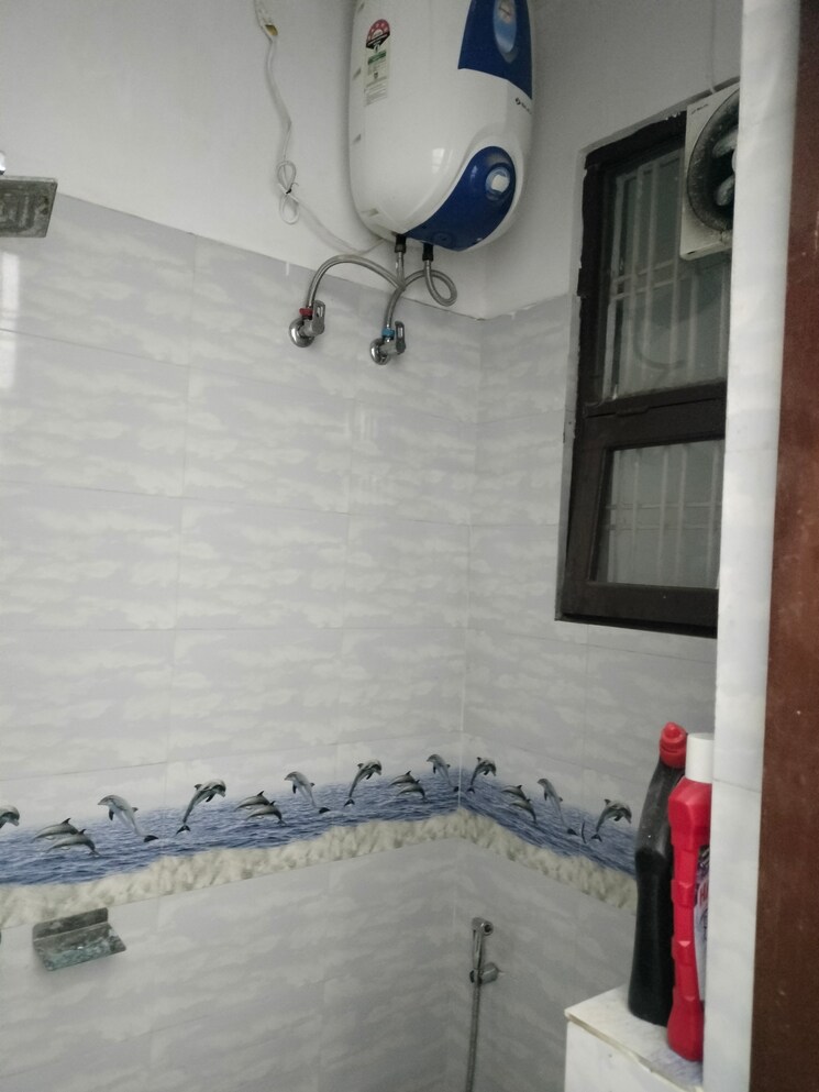 Bathroom, indira nagar 2 Bedroom 1208 Sq.Ft. Builder Floor In Indira Nagar Lucknow 9772922