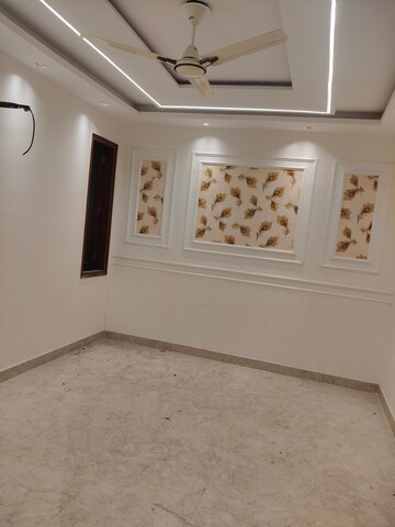 Room in 3 BHK Builder Floor at Govindpuri – for Sale