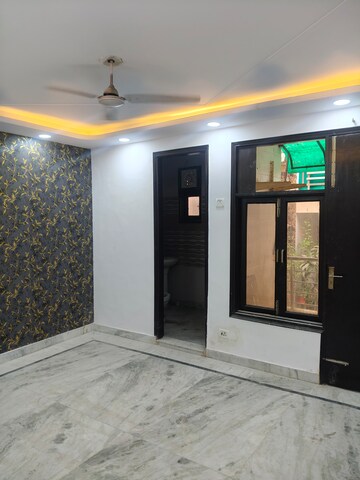 Building Lobby in 3 BHK Builder Floor at Govindpuri – for Sale