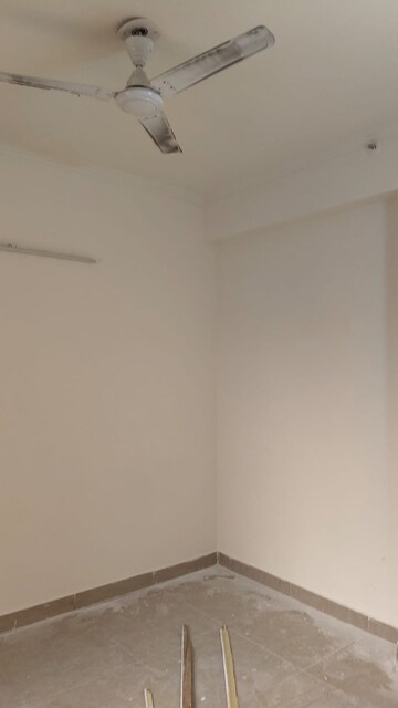 Room in 2 BHK Apartment at Gaur City 2 - 14th Avenue, Sector 16c Greater Noida – for Sale