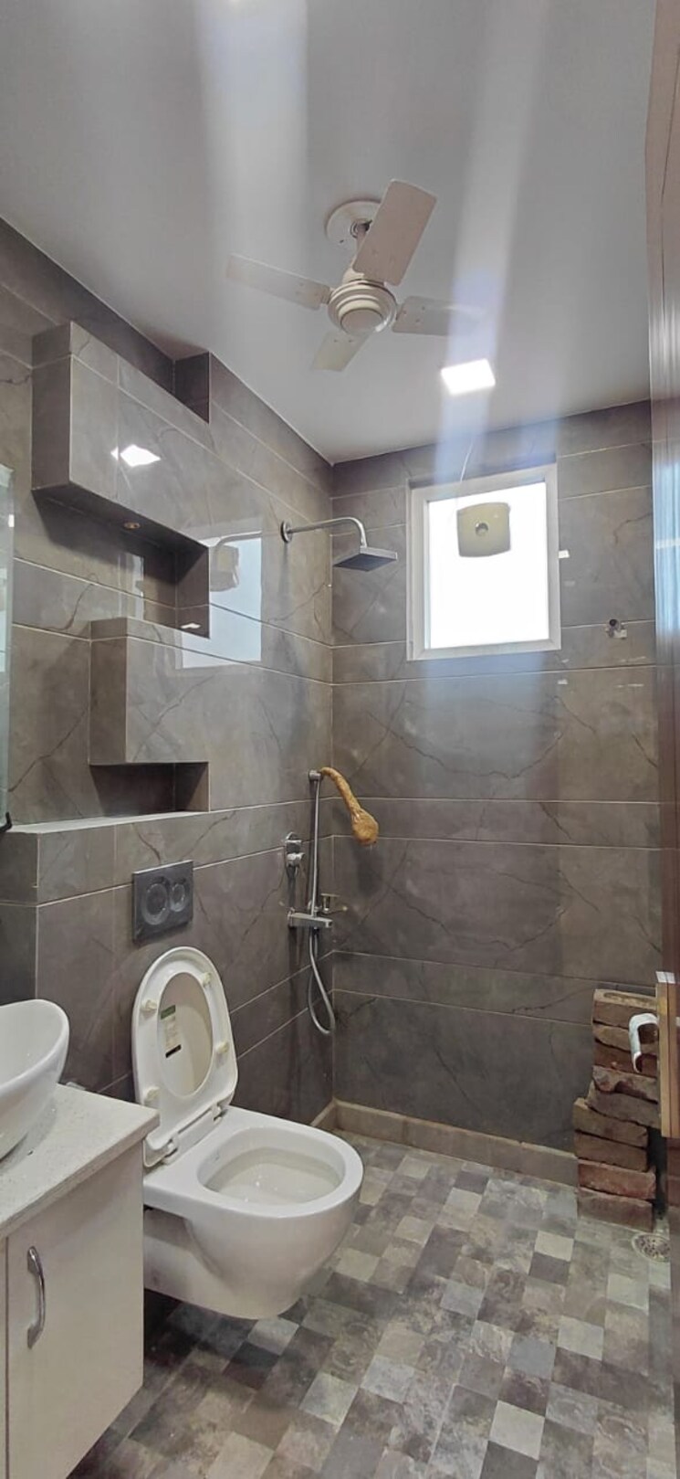 Bathroom, vikas puri 3 Bedroom 125 Sq.Yd. Builder Floor In Vikas Puri Delhi 9773066