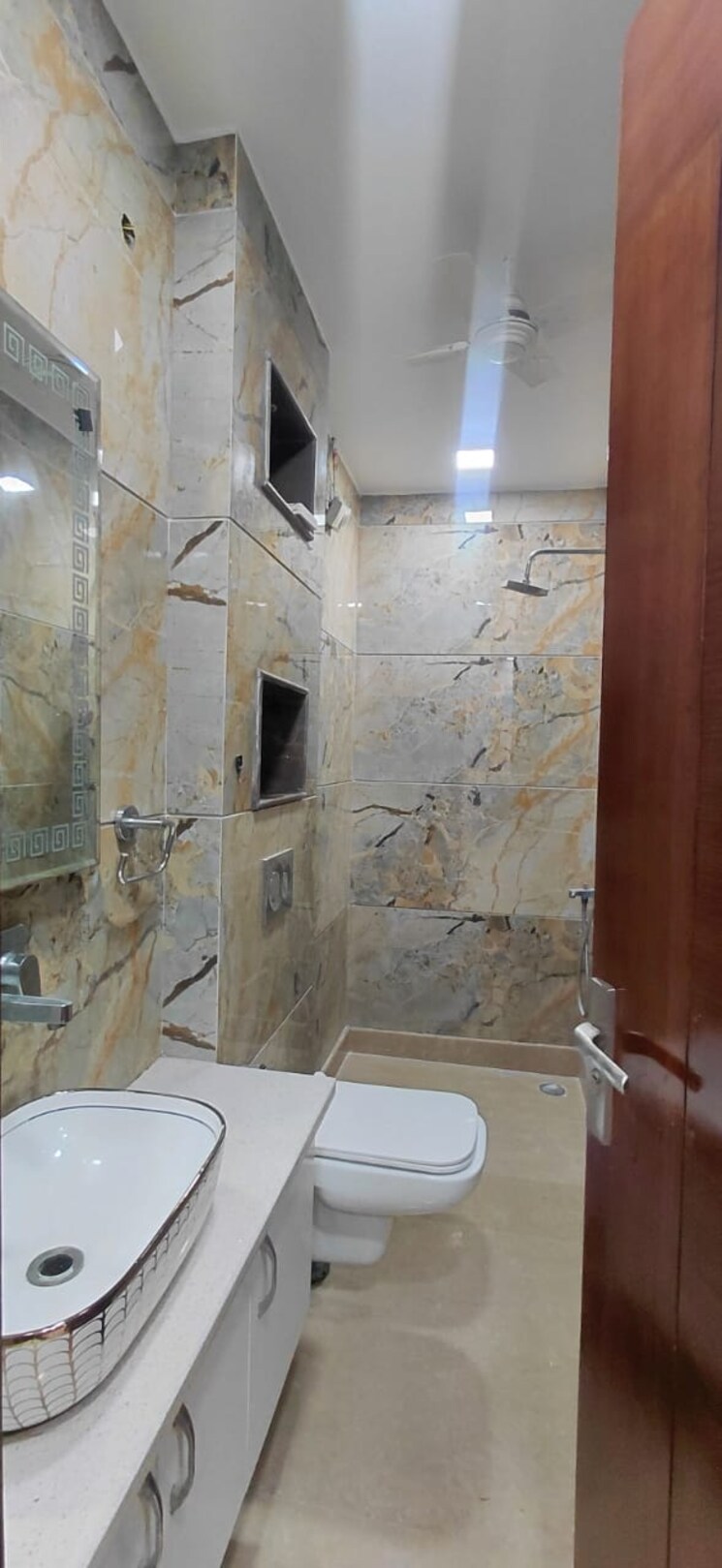 Bathroom, vikas puri 3 Bedroom 125 Sq.Yd. Builder Floor In Vikas Puri Delhi 9773066