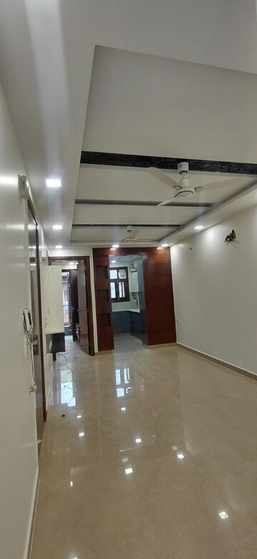 Furnished Amenities in 3 BHK Builder Floor at Vikas Puri – for Rent