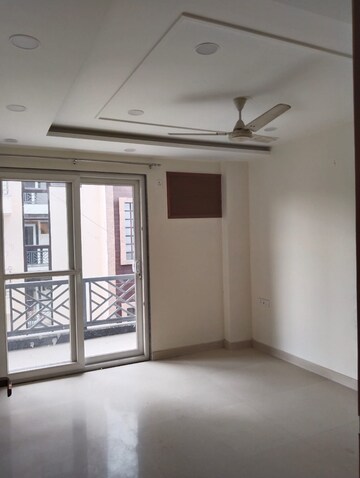Room in 3 BHK Builder Floor at Vikas Puri – for Rent