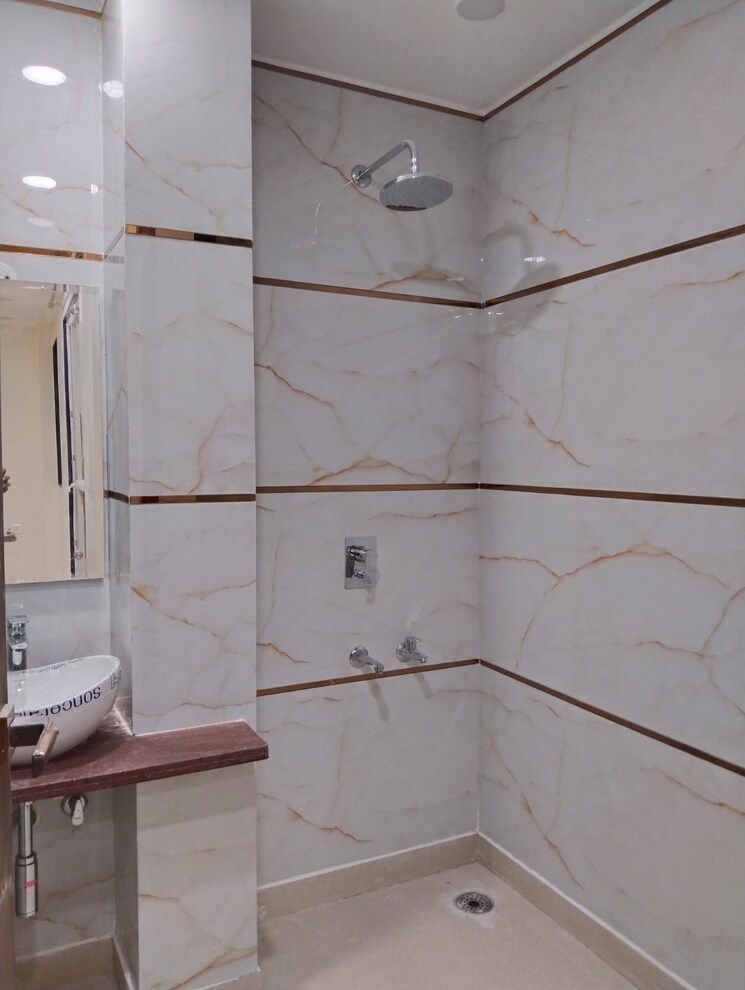 Bathroom, vikas puri 3 Bedroom 125 Sq.Yd. Builder Floor In Vikas Puri Delhi 9773066