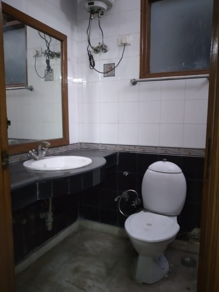 Bathroom, ansal-sushant-apartments 3 Bedroom 215 Sq.Ft. Builder Floor In Sushant Lok I Gurgaon 9773084