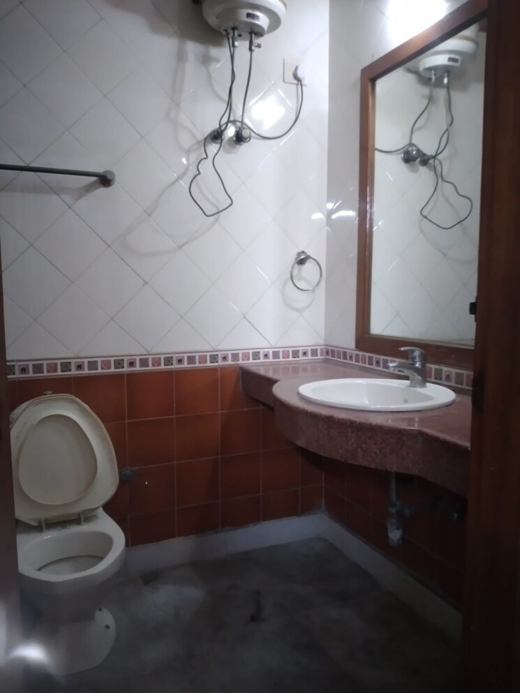 Bathroom, ansal-sushant-apartments 3 Bedroom 215 Sq.Ft. Builder Floor In Sushant Lok I Gurgaon 9773084