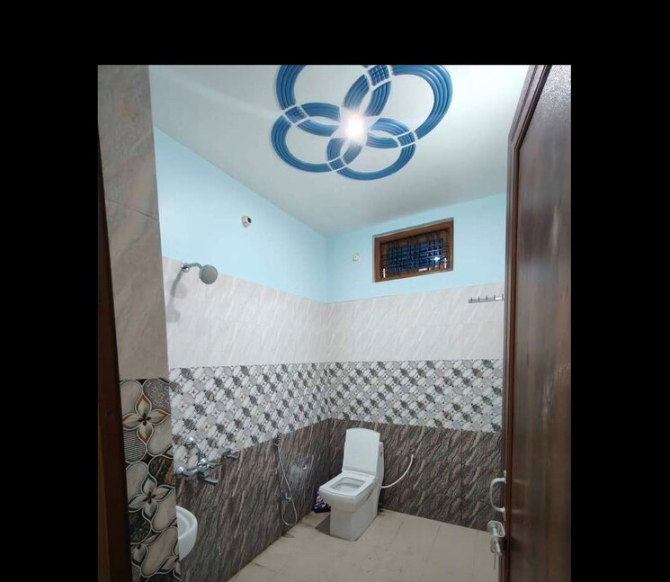 Bathroom, dayal-friends-colony 2 Bedroom 1600 Sq.Ft. Independent House In Amar Shaheed Path Lucknow 9773104