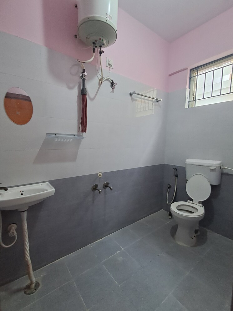 Bathroom, btm layout stage 2 2 Bedroom 1100 Sq.Ft. Builder Floor In Btm Layout Stage 2 Bangalore 9773101