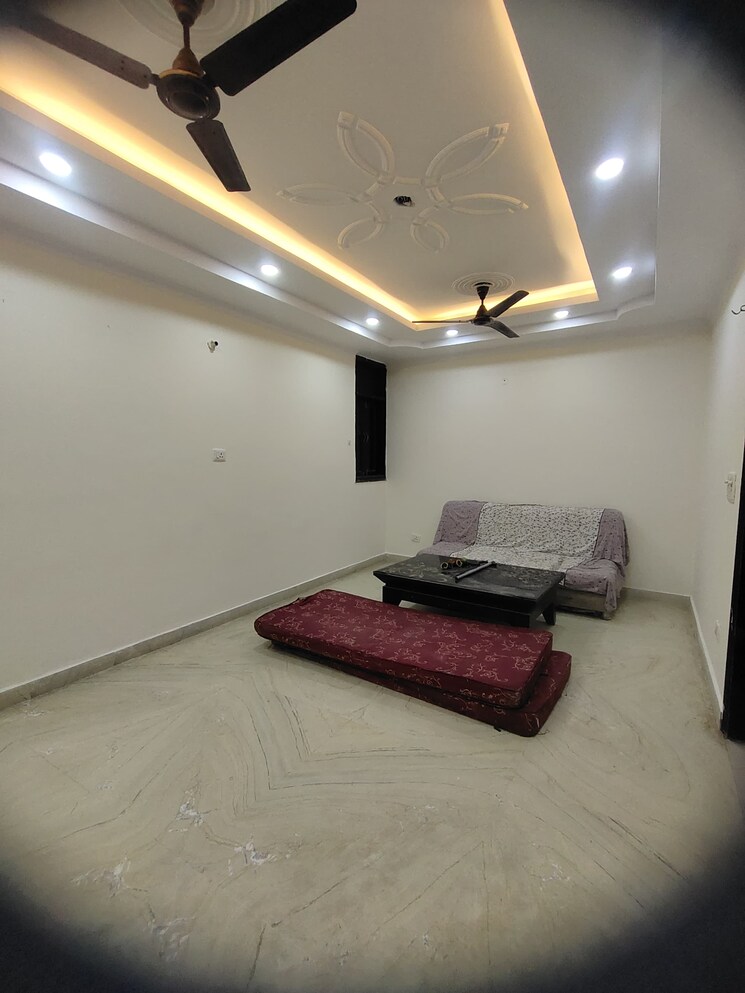 Living Room, chattarpur 3 Bedroom 150 Sq.Yd. Builder Floor In Chattarpur Delhi 9773159