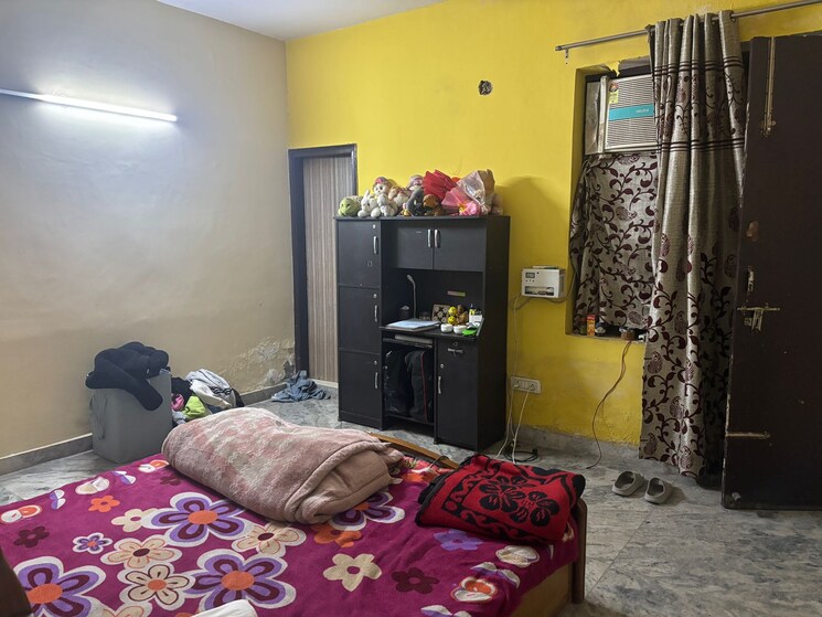 Bedroom, sector 30 3 Bedroom 230 Sq.Yd. Builder Floor In Sector 30 Faridabad 9773151