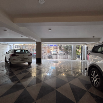 Parking in 3 BHK Builder Floor at Hauz Khas – for Sale