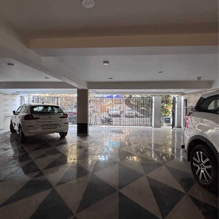  Parking, hauz khas 3 Bedroom 272 Sq.Yd. Builder Floor In Hauz Khas Delhi 9773194