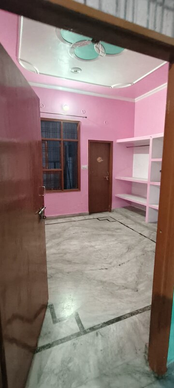 Room in  Office Space at Gomti Nagar – for Rent