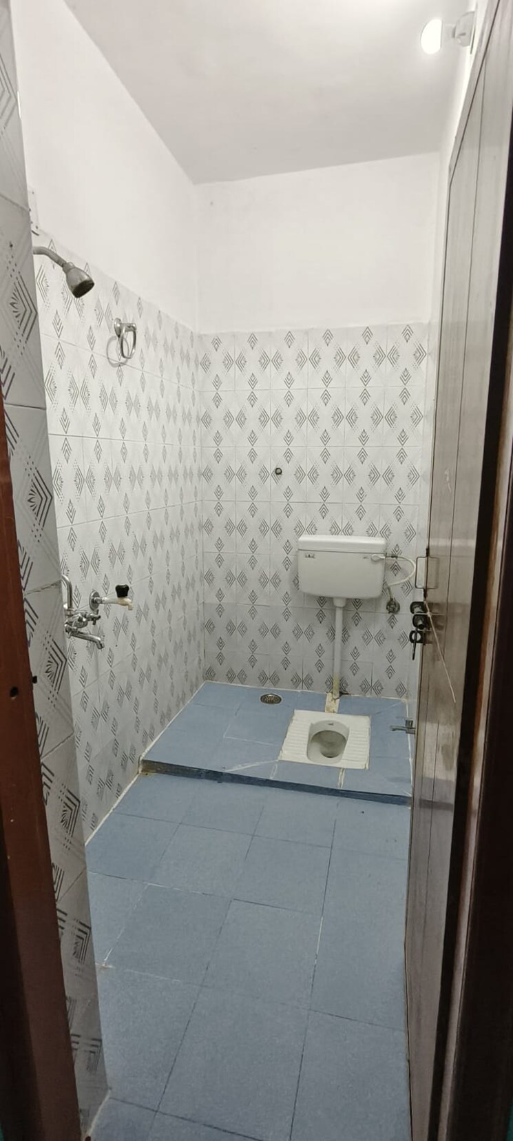 Bathroom, gomti nagar Commercial Office Space 1600 Sq.Ft. In Gomti Nagar Lucknow 9773271
