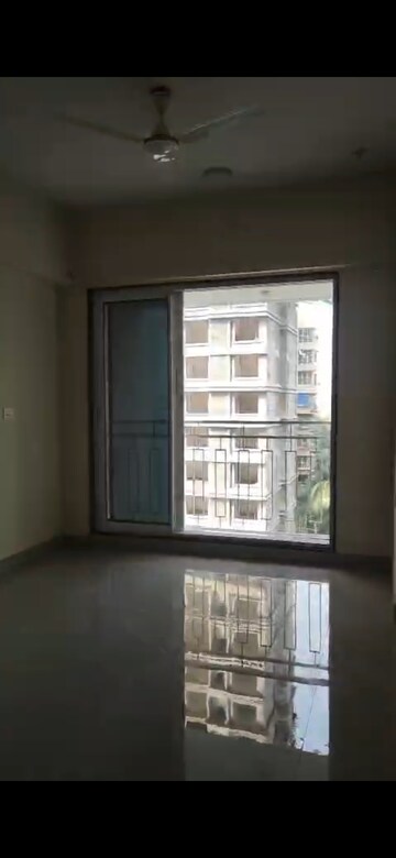 Room in 2 BHK Apartment at Satra One, Goregaon West – for Rent
