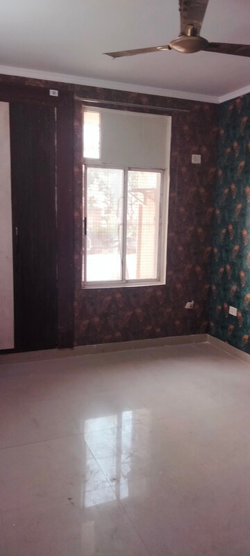 Room in 3 BHK Apartment at Ashiana Palm Court, Raj Nagar Extension – for Sale