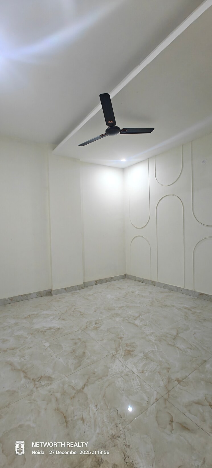 Bedroom, sector 73 3 Bedroom 1500 Sq.Ft. Builder Floor In Sector 73 Noida 9773335