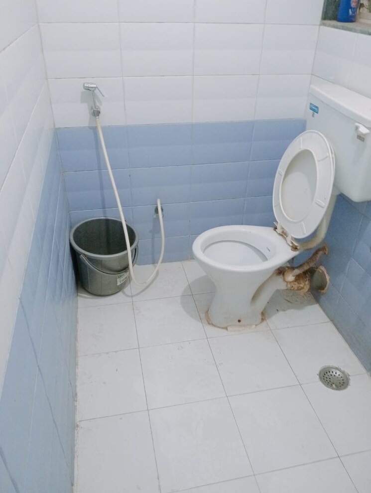 Bathroom, ashok-nagar-complex 2 Bedroom 1000 Sq.Ft. Apartment In Andheri East Mumbai 9773326