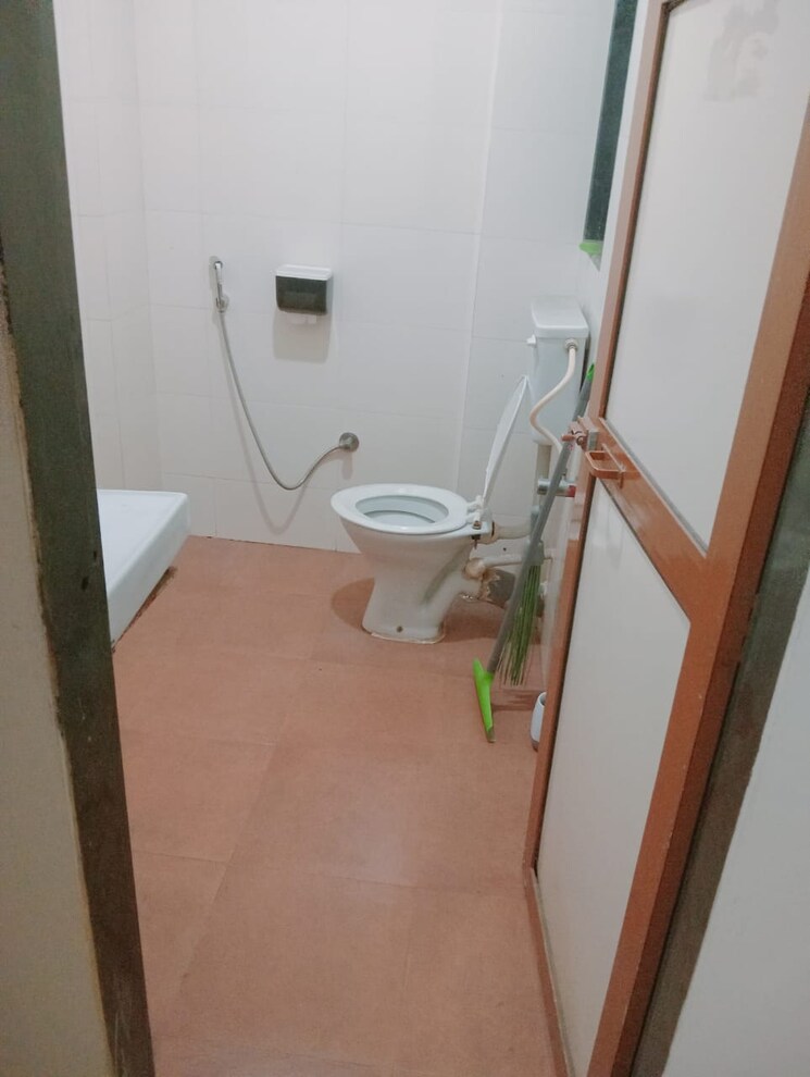Bathroom, ashok-nagar-complex 2 Bedroom 1000 Sq.Ft. Apartment In Andheri East Mumbai 9773326