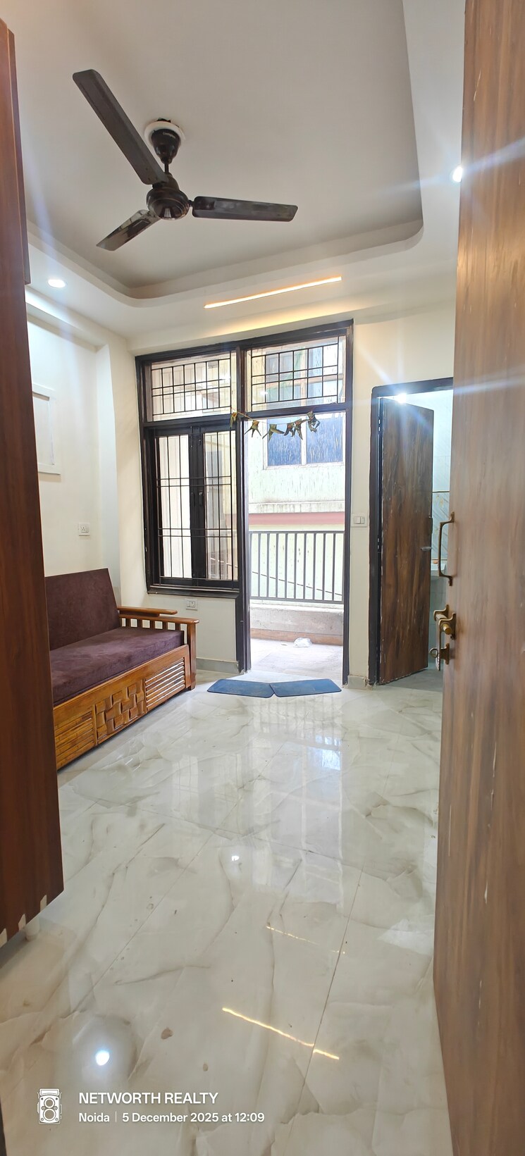 Bedroom, sector 73 1 Bedroom 585 Sq.Ft. Builder Floor In Sector 73 Noida 9773353