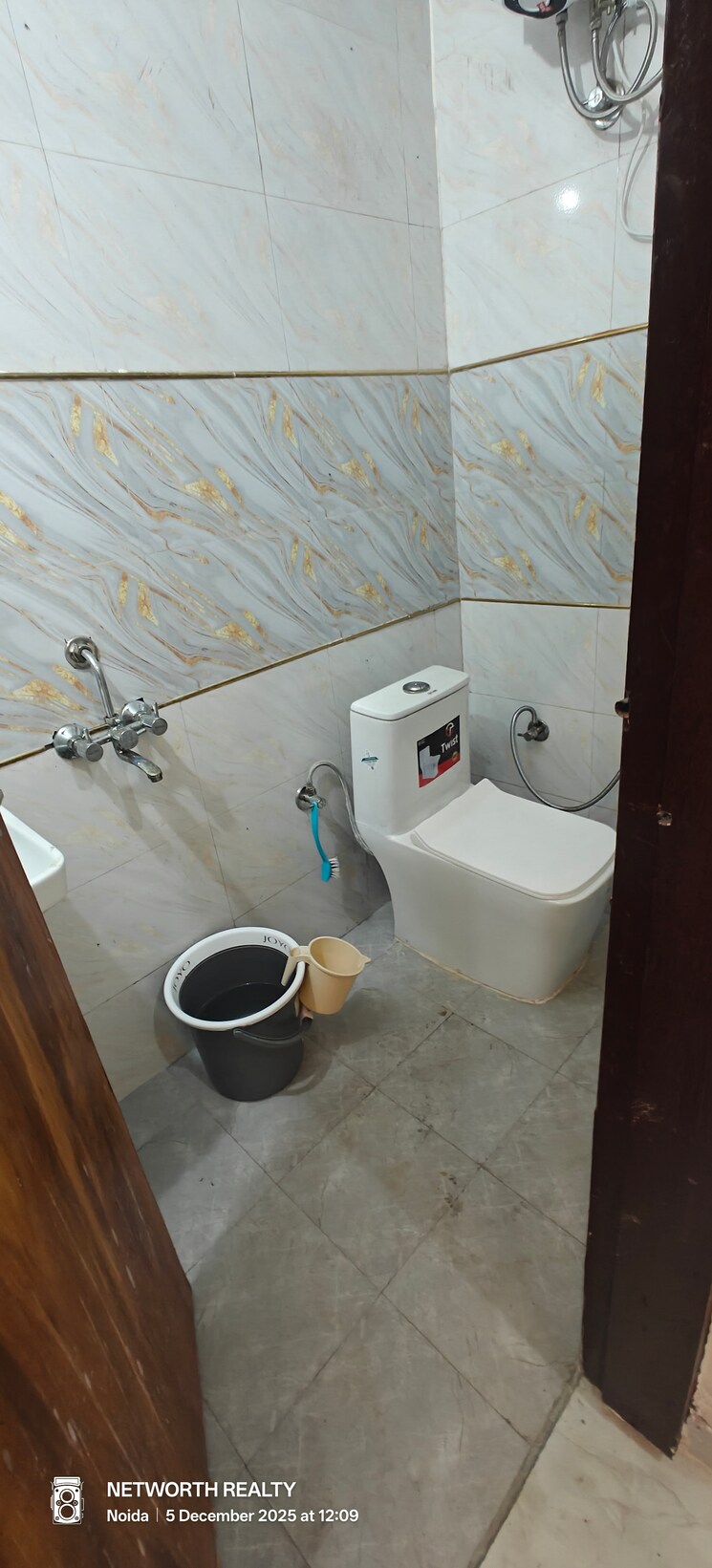 Bathroom, sector 73 1 Bedroom 585 Sq.Ft. Builder Floor In Sector 73 Noida 9773353