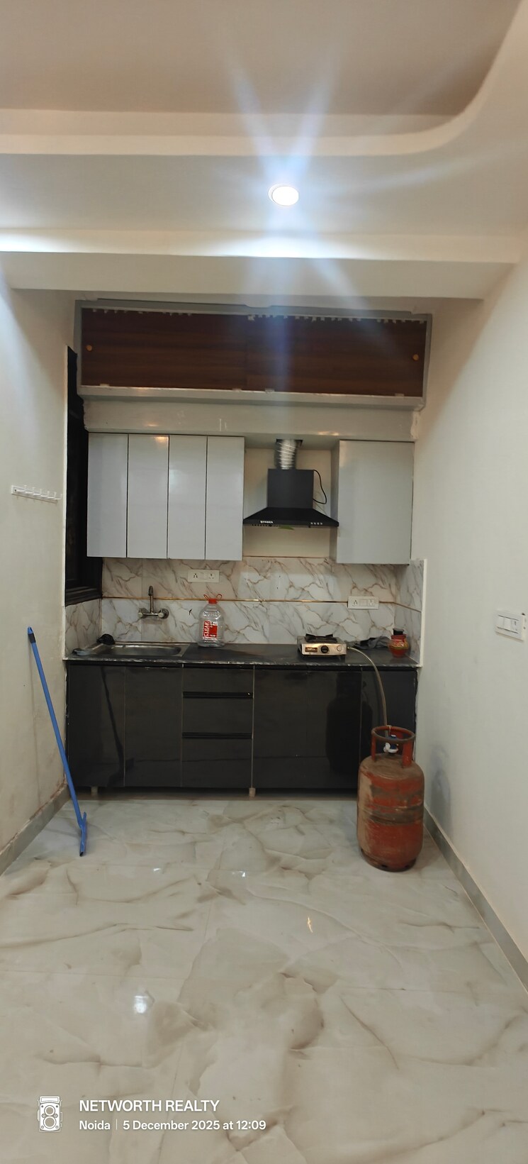 Kitchen, sector 73 1 Bedroom 585 Sq.Ft. Builder Floor In Sector 73 Noida 9773353
