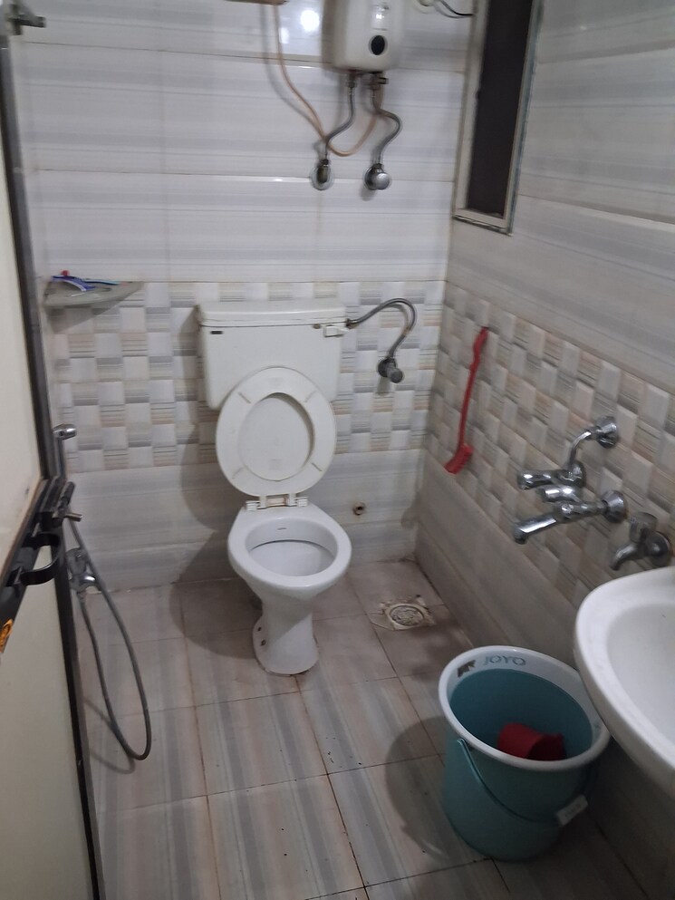 Bathroom, shri-krishna 2 Bedroom 650 Sq.Ft. Apartment In Andheri West Mumbai 9773352