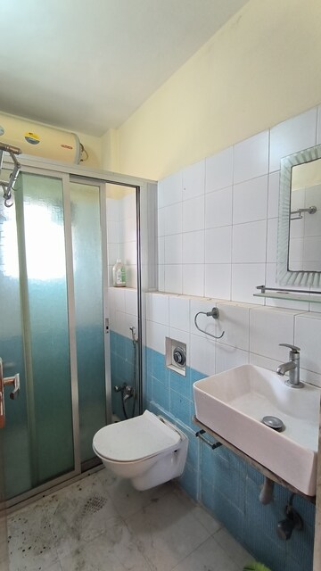 Master Bedroom in 2.5 BHK Apartment at Atlanta Heights, Prabhadevi – for Rent