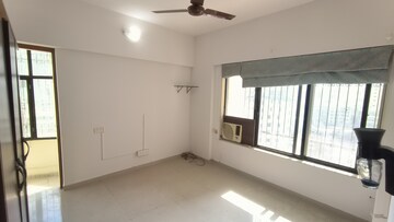 Room in 2.5 BHK Apartment at Atlanta Heights, Prabhadevi – for Rent