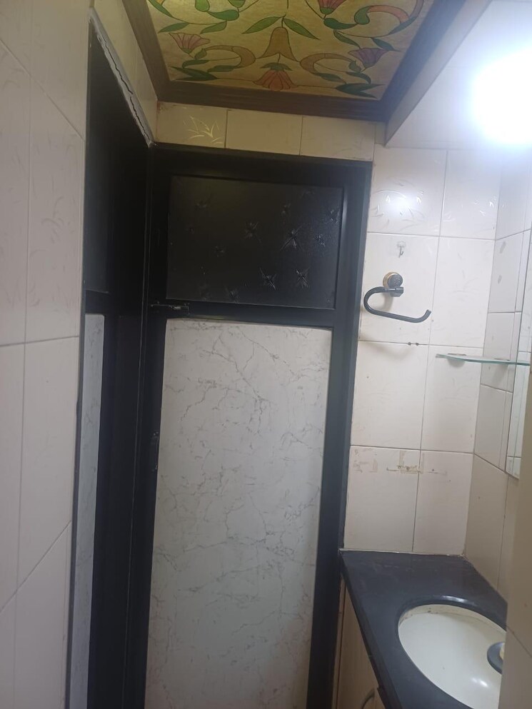 Bathroom, janhavi-apartment-goregaon 1 Bedroom 500 Sq.Ft. Apartment In Goregaon East Mumbai 9773417